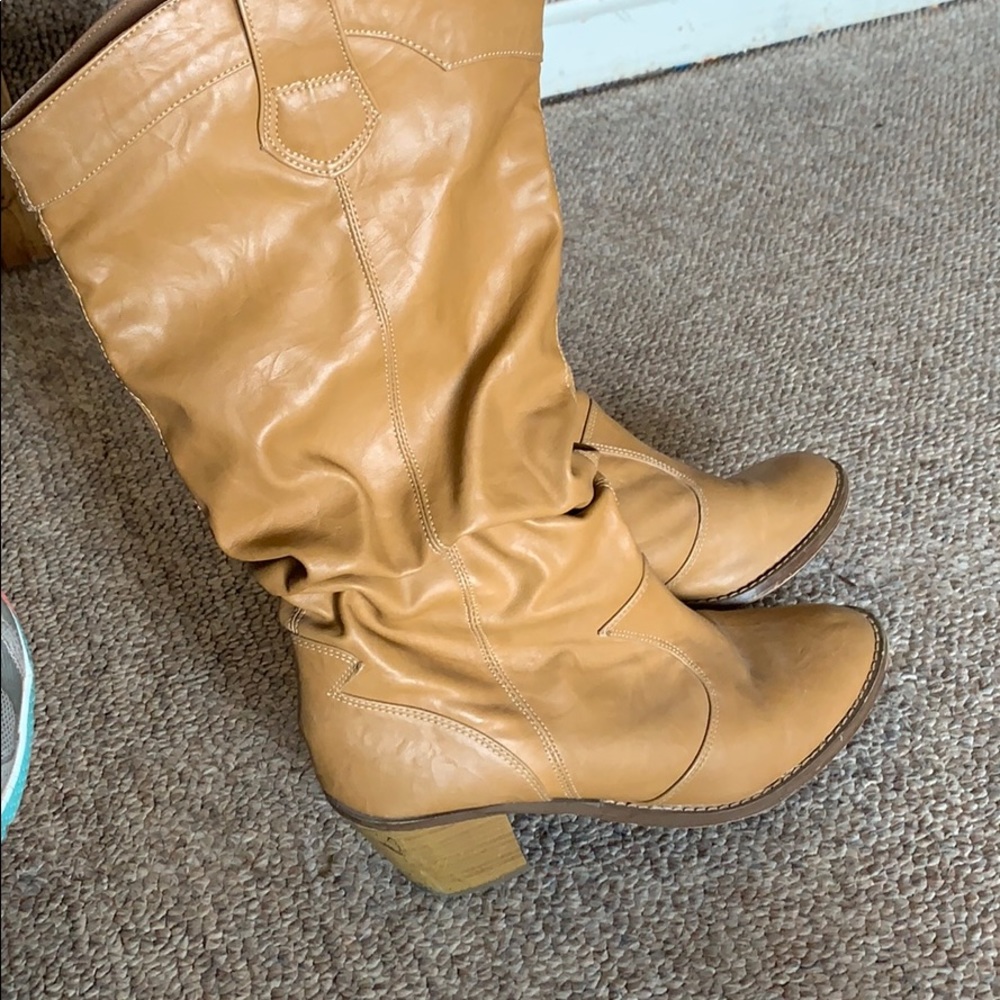 Calf high heeled boots